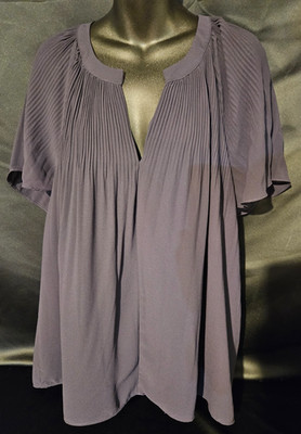 Tahari Woman Dark Navy Blouse w/ Pleats ''Night Life'' - Sz 2XL