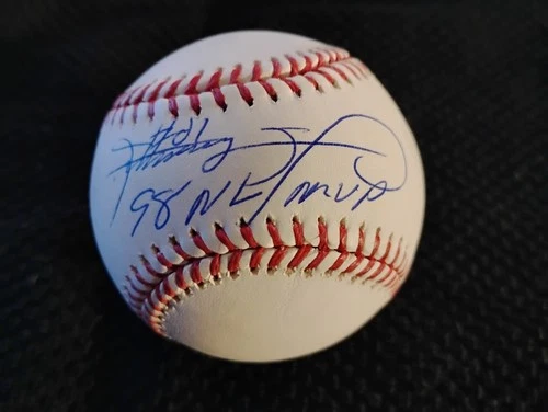 Sammy Sosa Signed OML Baseball - Chicago Cubs - 1998 NL MVP - Beckett Authentic