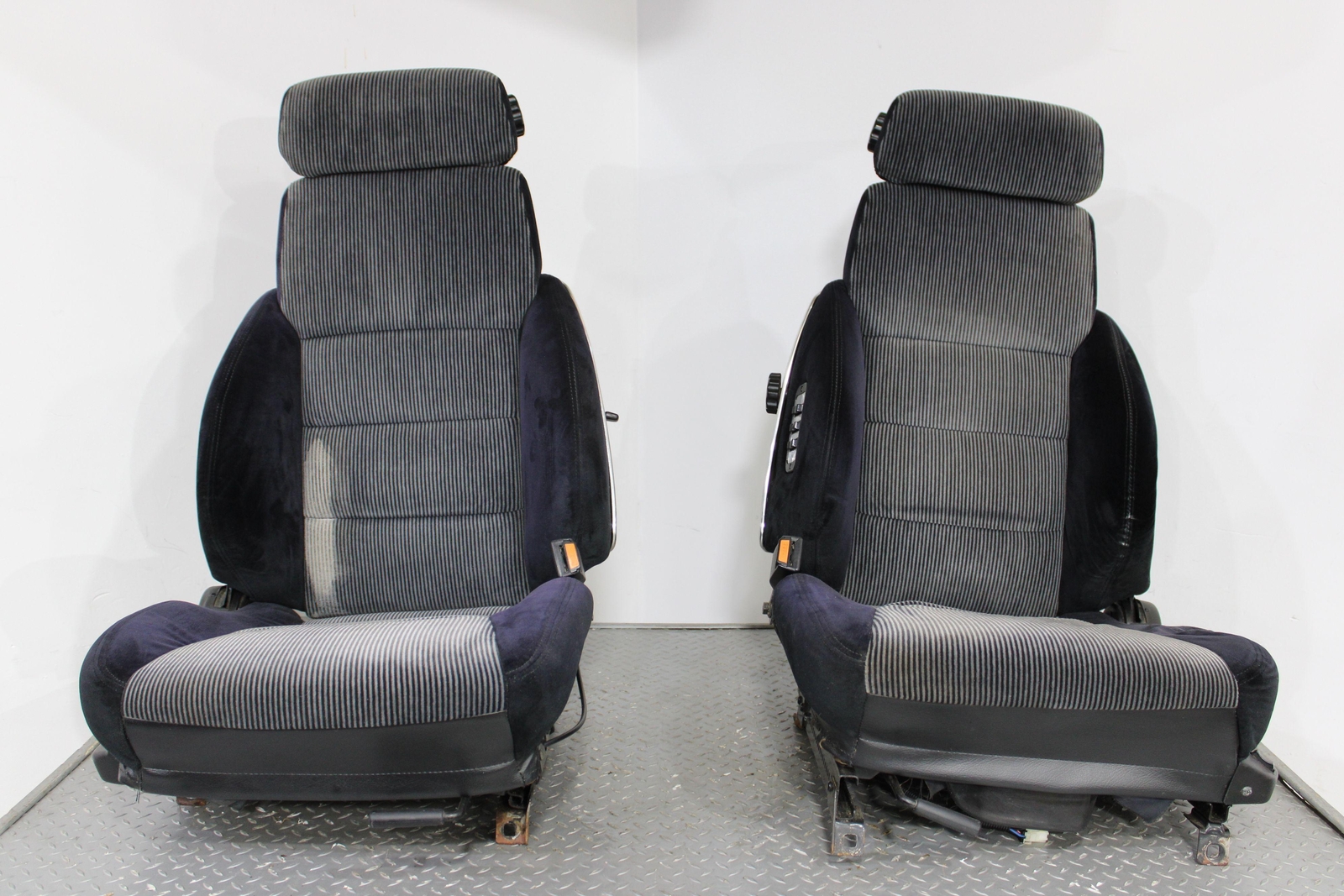 8489 Nissan 300ZX Z31 Pair LH&RH Cloth Power Front Seat Set (Black