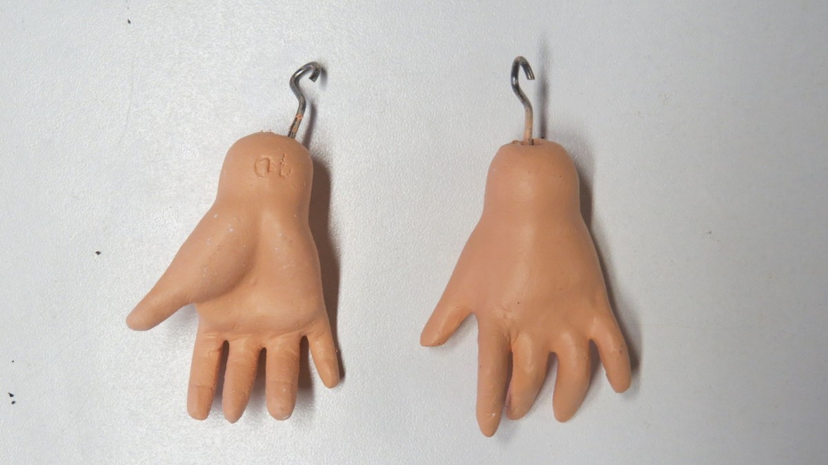 Mains standard pour poupées anciennes STA 1 Antique doll hands Mains standard pour poupées anciennes STA 1 Antique doll hands