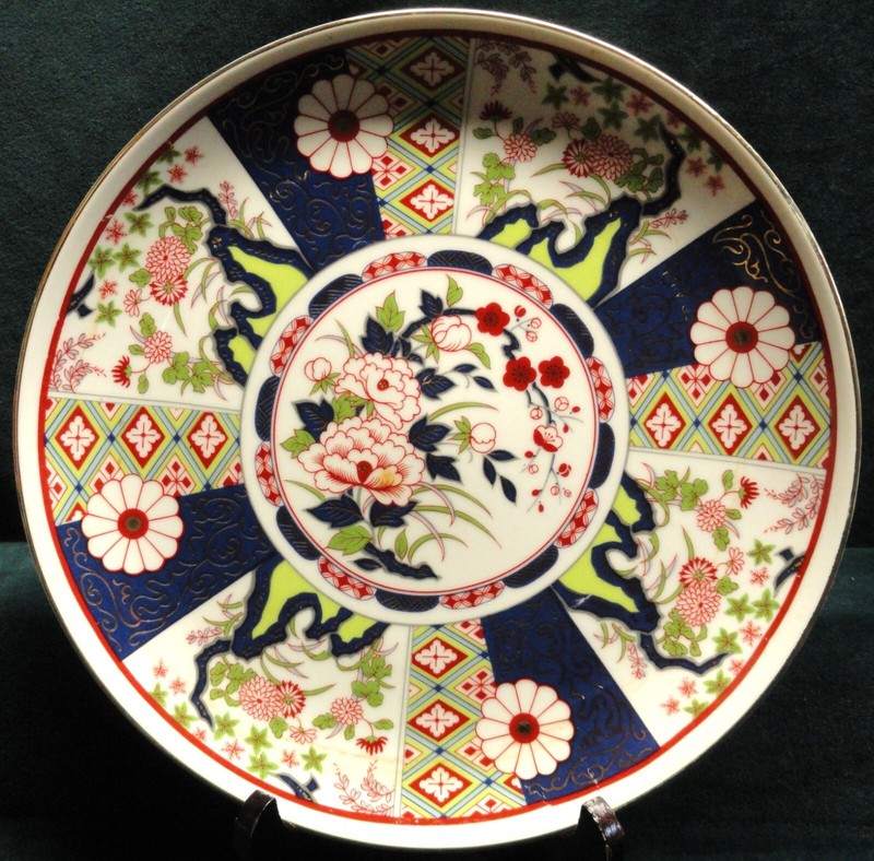 Japanese Imari Ware Painted Floral  Plate 10 3/8" w/ Gold Accents & Trim
