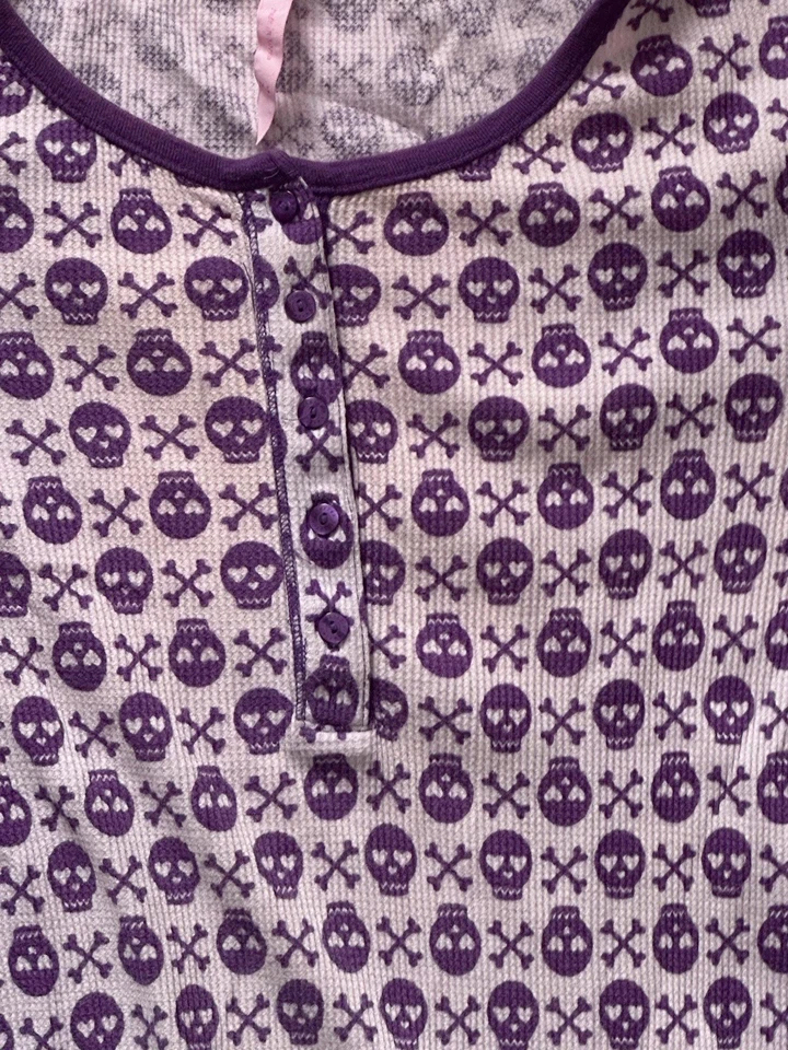 Victoria’s Secret LOVE PINK Camisa Térmica para Dormir Púrpura Calaveras Halloween XS Foto 4 de 4