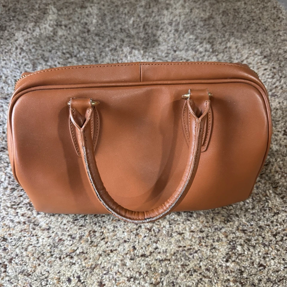 Bolso de mano Cuore & Pelle de cuero marrón con dije de corazón + correa bandolera Foto 3 de 4