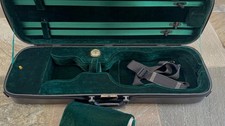 4/4 size Violin case. Synthetic leather.