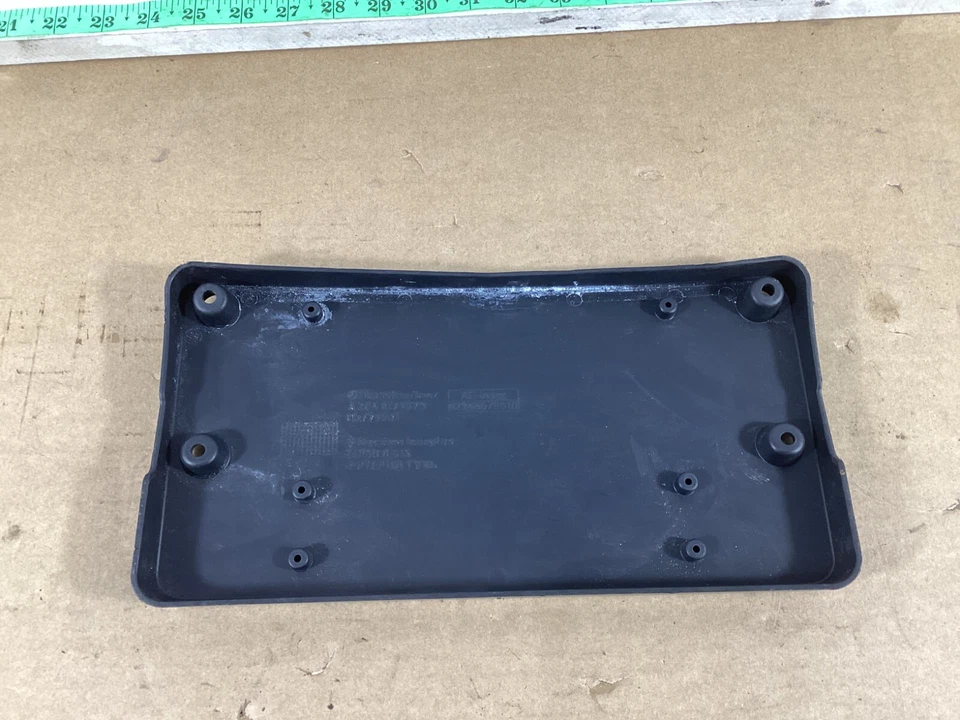 Suporte de placa dianteira 2008-2011 Mercedes-Benz C300 A2048171878 fabricante de equipamento original. - Imagem 3 de 4