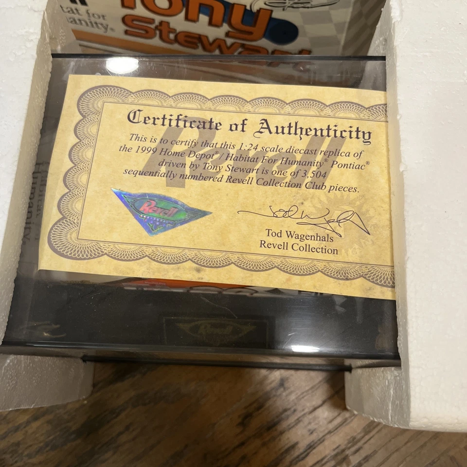 1/18 SCALE TONY STEWART HABITAT FOR HUMANITY REVELL BRAND NEW MINT #1557 OF 2508 - Image 3 of 4