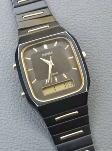 mens pulsar digital watch