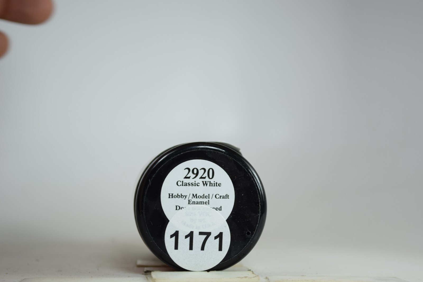 1171 CLASSIC WHITE MODEL MASTER  3 oz SPRAY PAINT