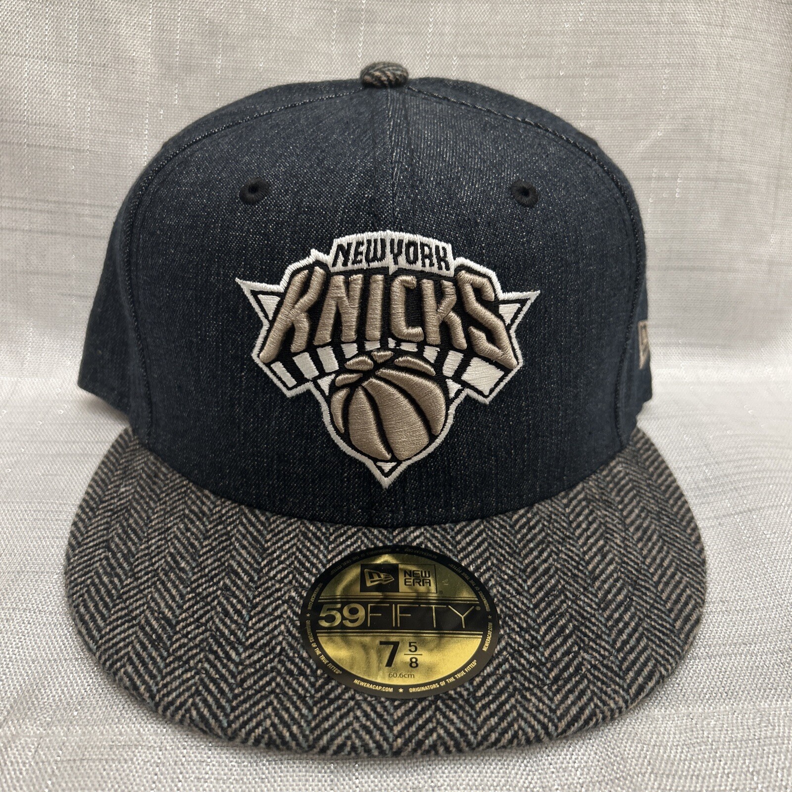 New York Knicks Hat Size 7 5/8 Denim Black Gray 59Fifty New Era NBA Fitted Cap