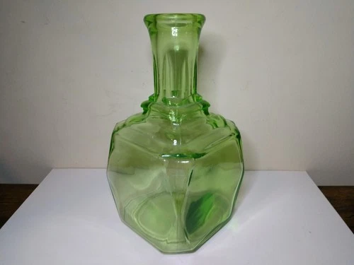 VINTAGE ANCHOR HOCKING GREEN DEPRESSION GLASS DECANTER BOTTLE URANIUM Glass