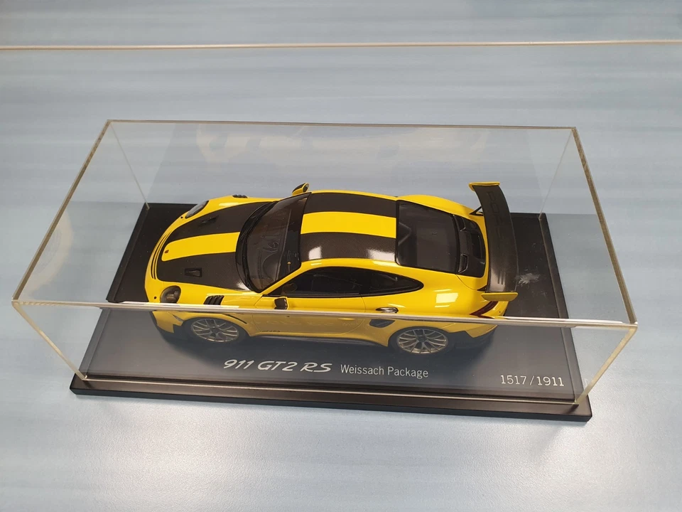 PORSCHE 911 GT2 RS Yellow Weissach Package 1/18 SPARK WAP 021 152 0J - Photo 2/4
