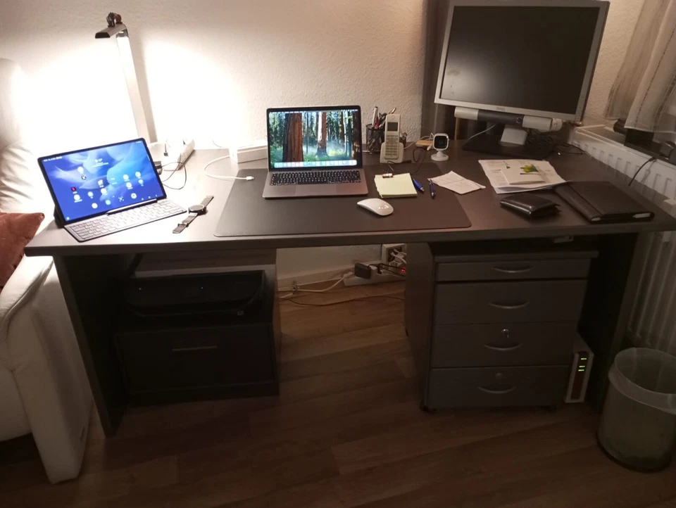 Schreibtisch, anthrazit mit einen Rollcontainer - gebraucht