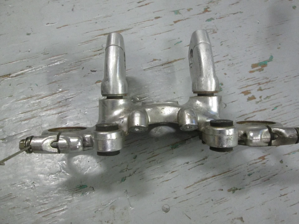 XV700 / XV750 / XV1000 / XV1100 Virago corona superior triple 42X-W2341-01-38 Foto 2 de 4