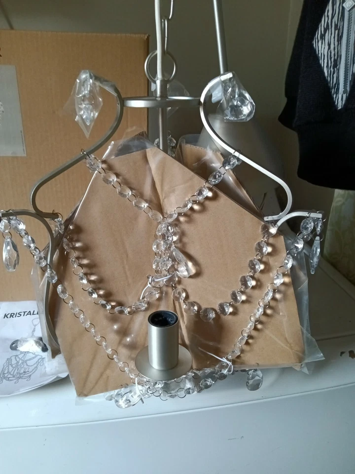 Nueva araña Ikea Kristaller 3 brazos caja abierta plateada y cristal Foto 2 de 4