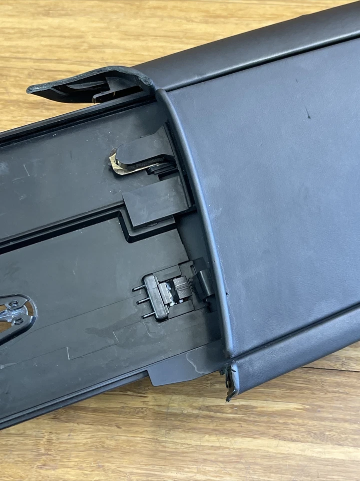 2017-2023 Audi R8 Center Console Storage Trim Panel OEM *NOTE* - Изображение 4 из 4