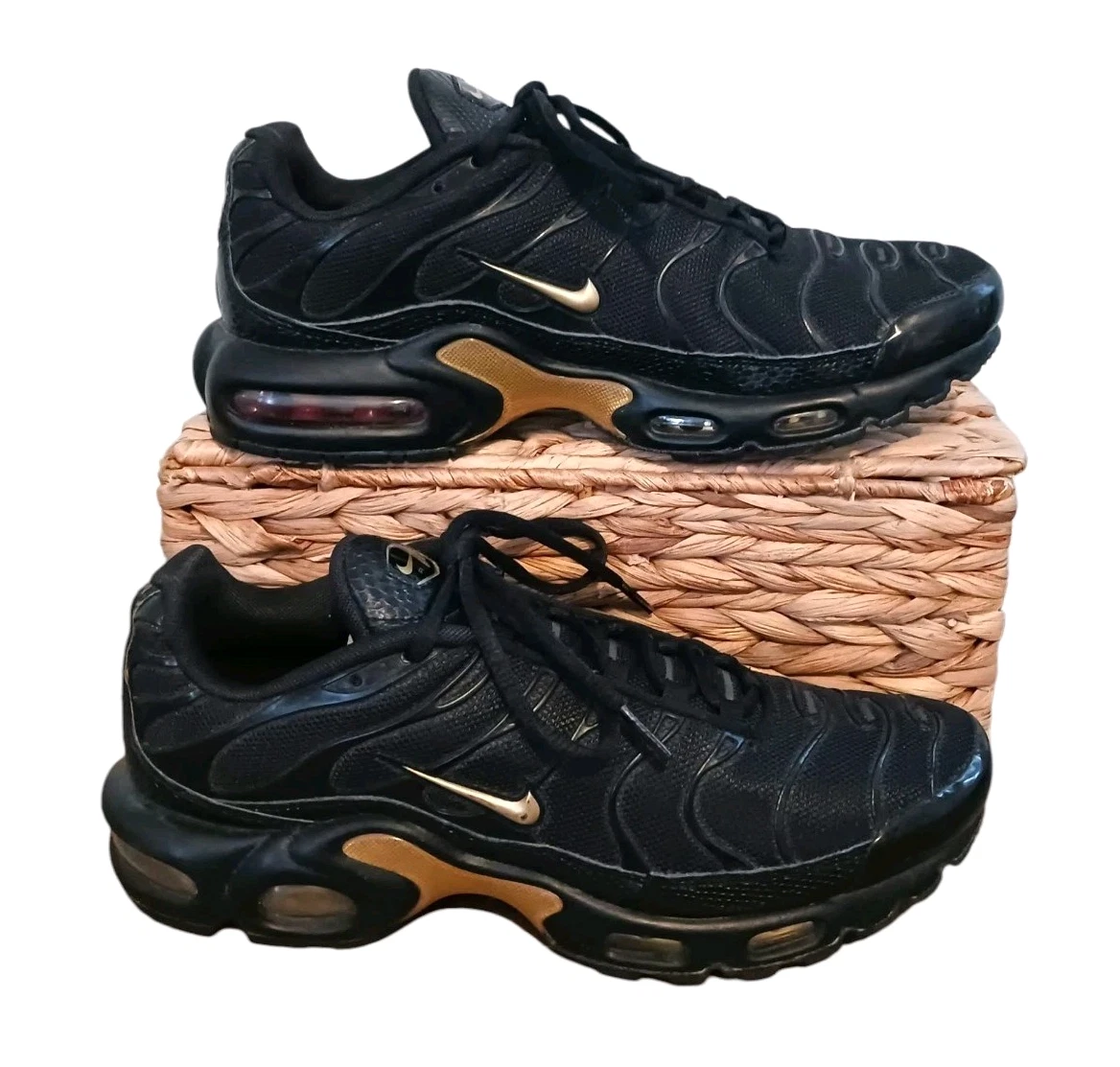 Nike Air Max TN 852630-022 Black & Metallic Gold Men display picture 1