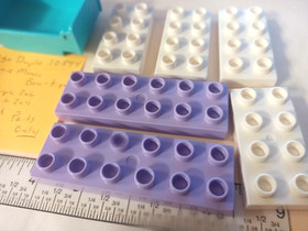 Lego Duplo 10844 Minnie Mouse Bow-tique Blue Bed & Purple White Flat Parts Only