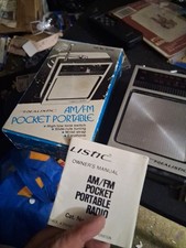 Vintage Radio Shack REALISTIC Hand Held Portable AM-FM Radio Model 12-714 Works