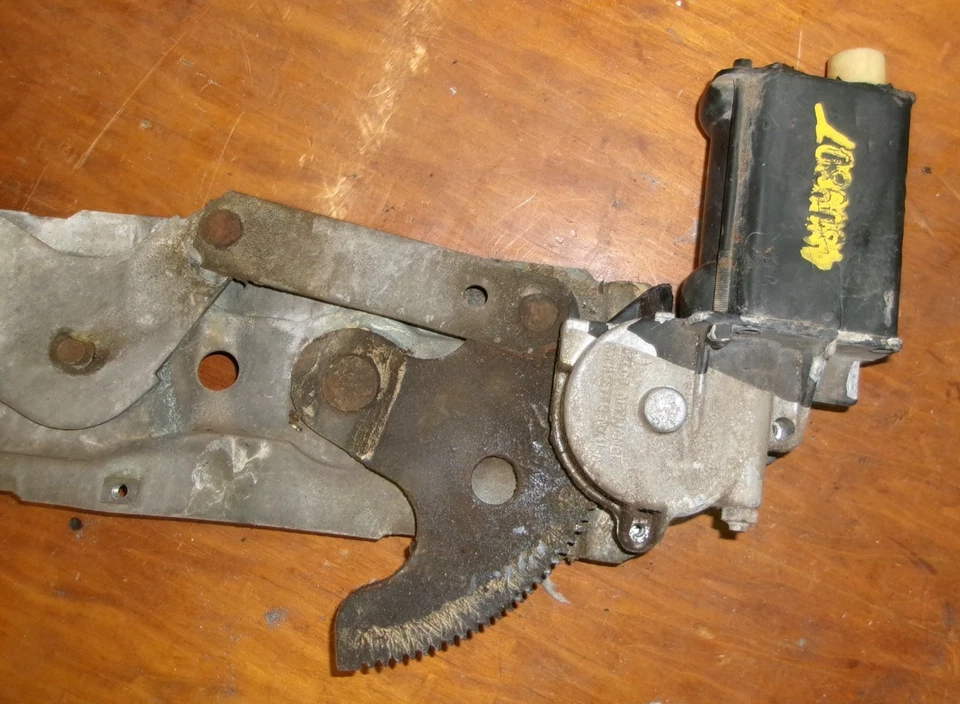 Cadillac 1961-64 regulador de ventana de puerta lateral del conductor con motor cupé/conv.  Video! Foto 3 de 4