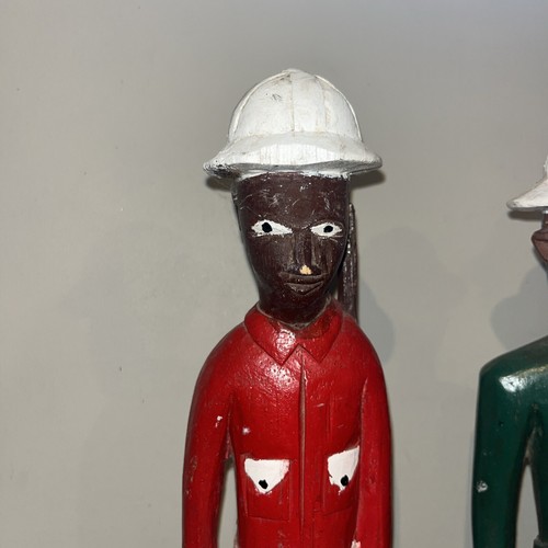 Art Africain Lot De 2 Grandes Statues Colon Africain Costumes En Bois - Foto 2 di 24
