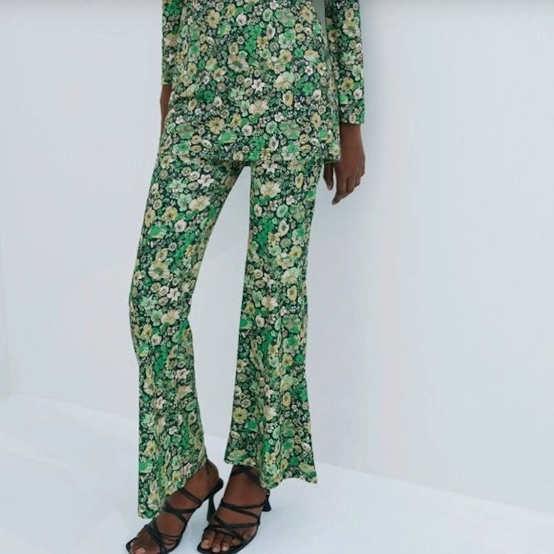 Zara Printed Flowing Trousers Green Floral Flared Leg Pants Size S NWT