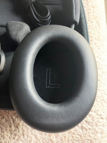 Bowers & Wilkins Over-Ear Wireless Headphones - Black - Picture 5 of 7