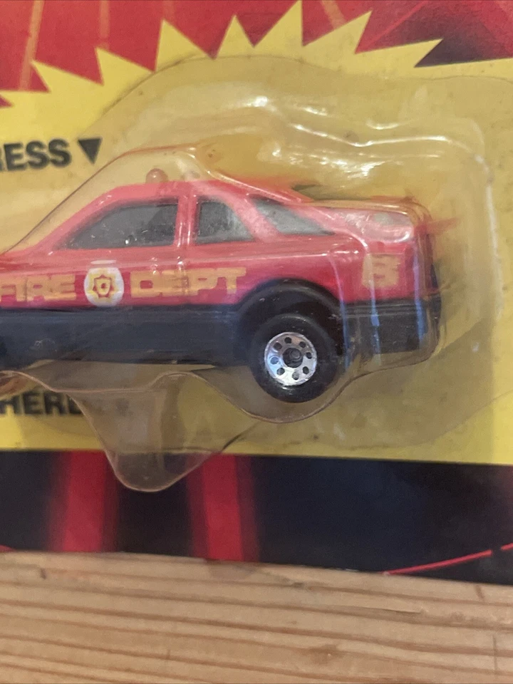Vtg Matchbox Siren Force Ford Sierra Fire Dept. Car - 1990 Diecast Fire truck - Image 3 of 4