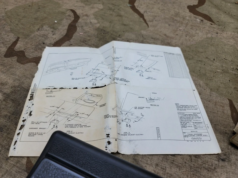 Nuevo en caja Juego dispensador de pañuelos Buick Skylark Riviera Electra parte # 981399 Foto 4 de 4