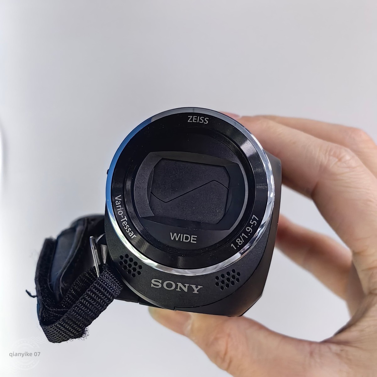 Buy Sony Handycam HDR-CX405 with 30x Optical Zoom Zeiss Lens