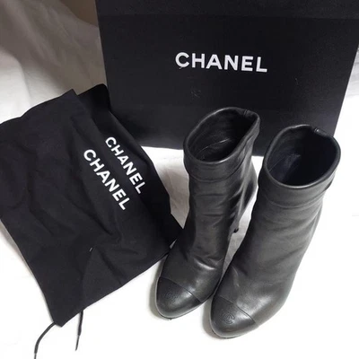 CHANEL Bottines Femmes Talon Court En Cuir Avec Motif COCO MARK Noir Taille 34,5 - Photo 1/4