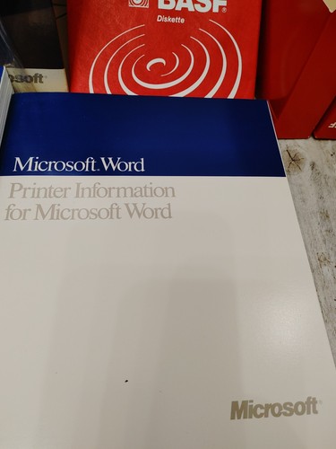 RETIRED 1990 Microsoft Word version 5.5 5.25" Disks WITH Books - Picture 6 of 12