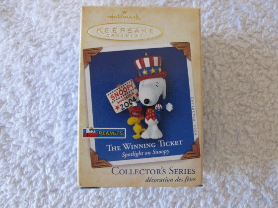 HALLMARK 2004 SPOTLIGHT ON SNOOPY THE WINNING TICKET ORNAMENT - NEW
