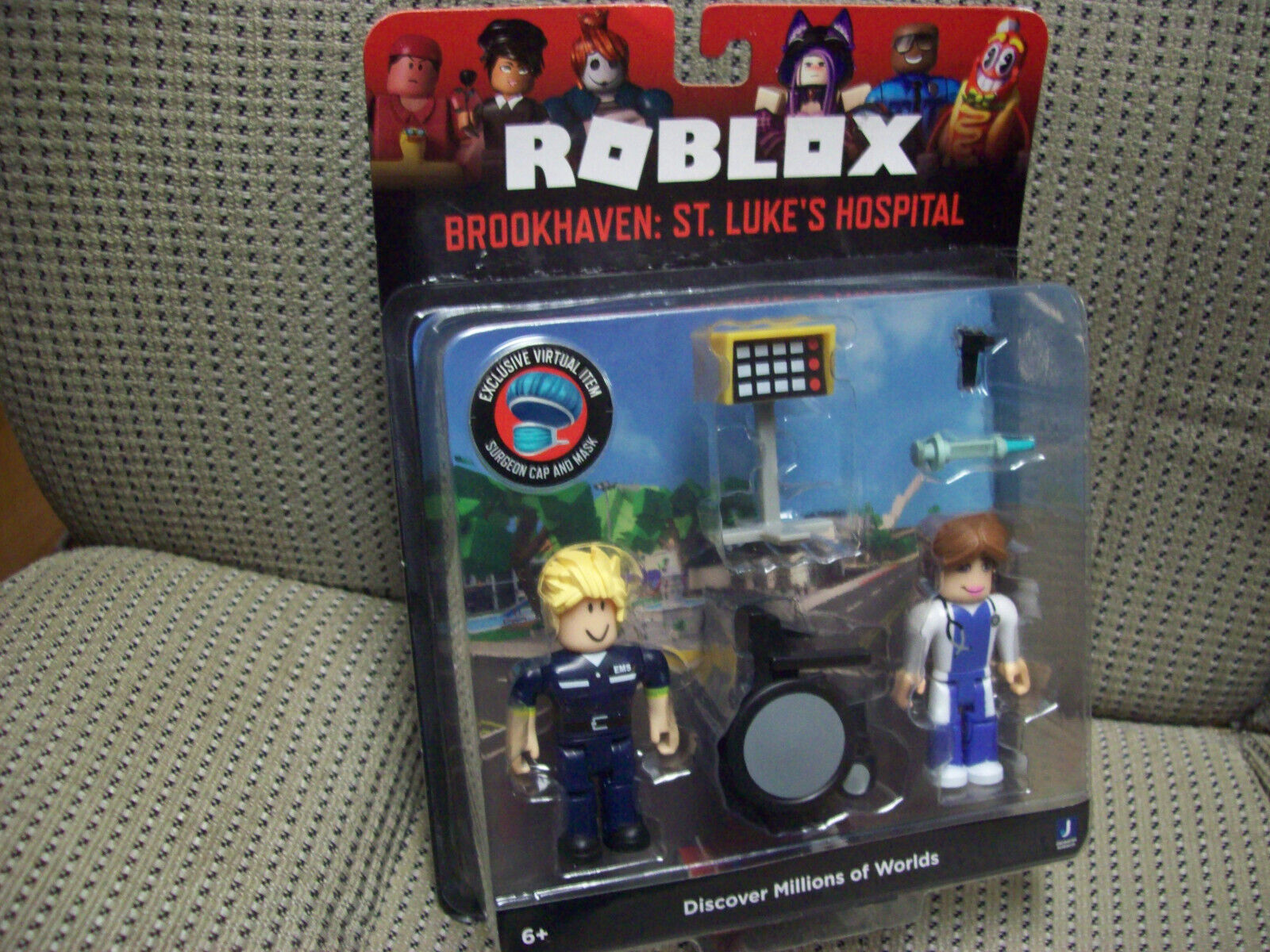  Roblox Action Collection - Brookhaven: St. Luke's Hospital Game  Pack [Includes Exclusive Virtual Item] : Everything Else