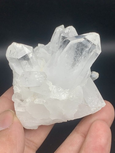 625 Carats Clear Quartz Cluster Specimen. - Picture 7 of 8