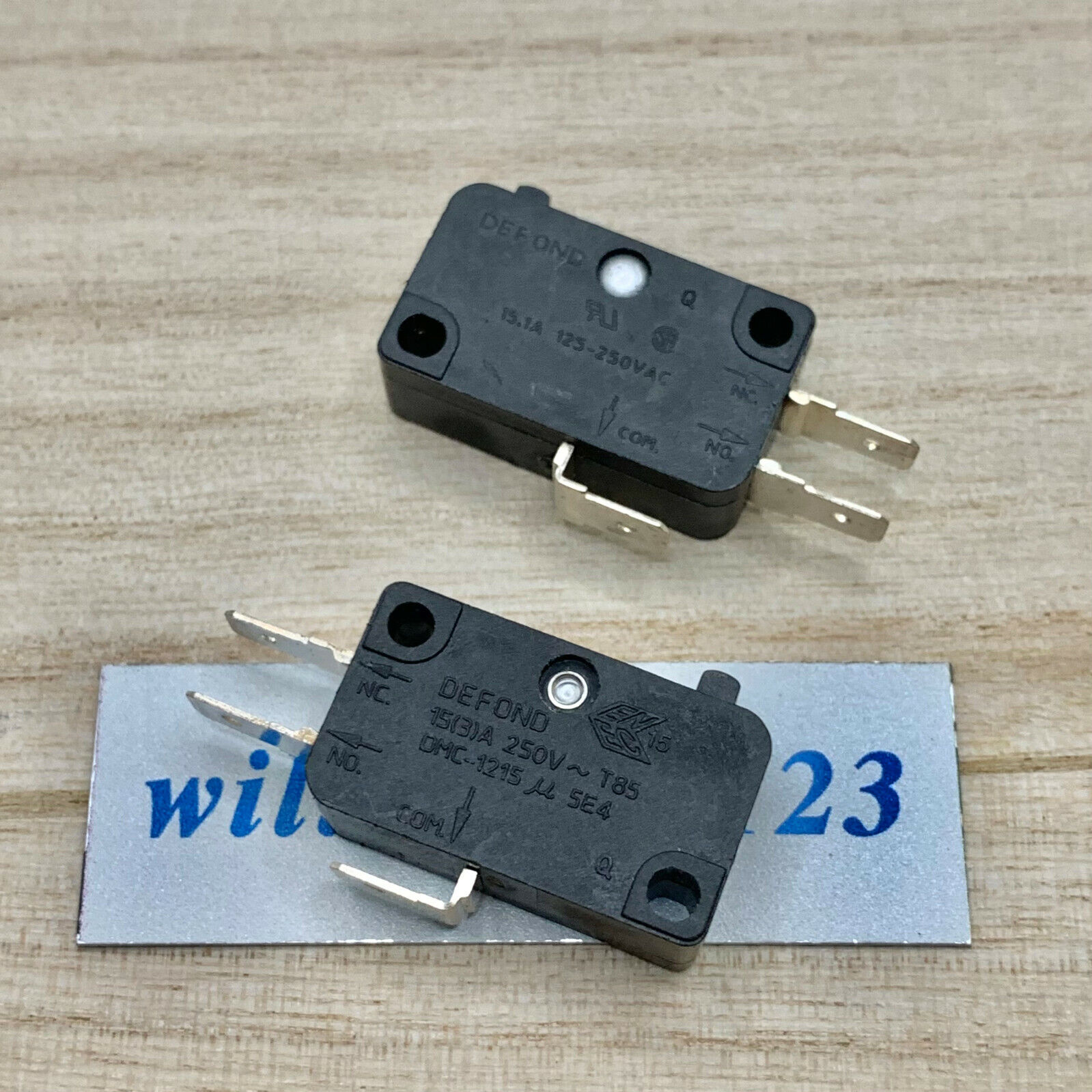 2pcs Same day shipping Regular discount original DEFOND 15A micro 3-pins D travel handleless switch