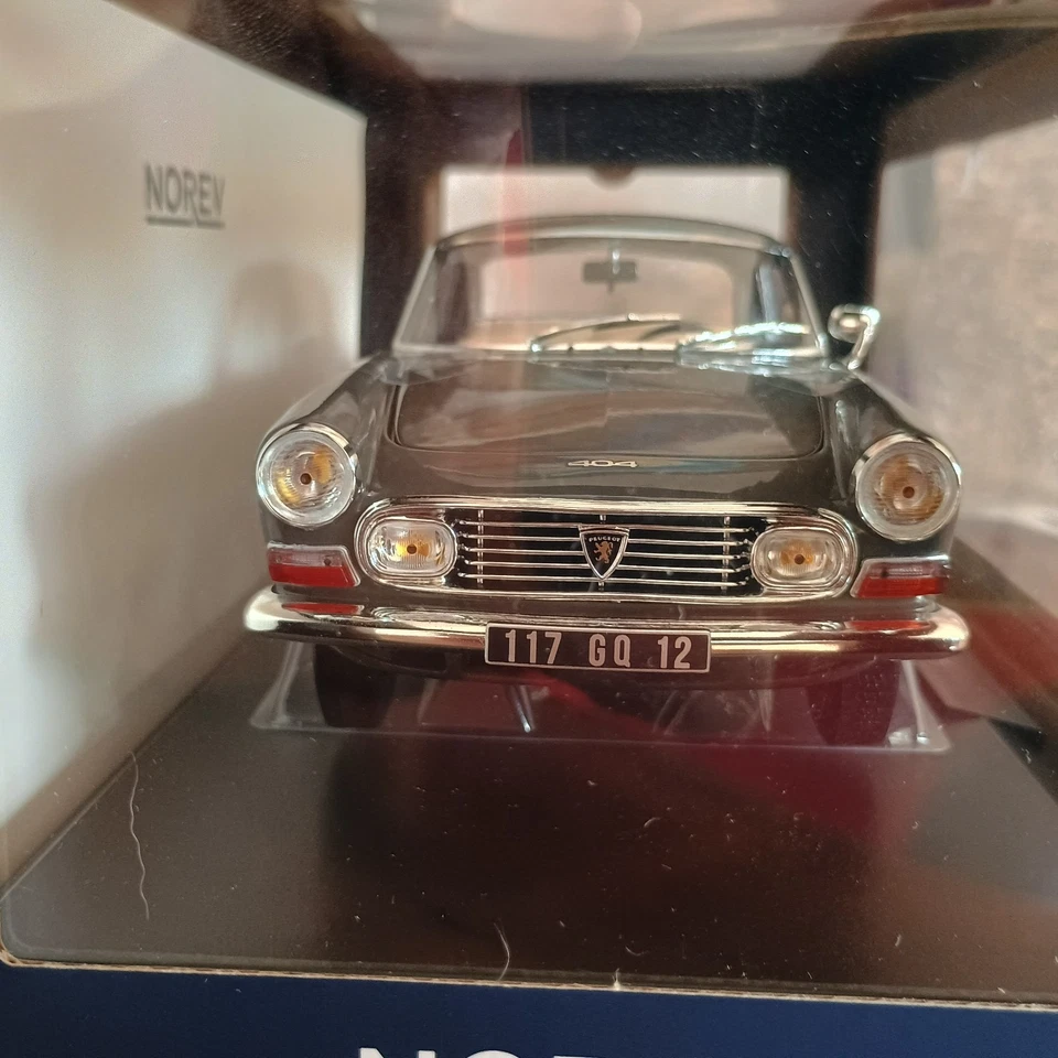 PEUGEOT 404 coupé gris graphite de 1967 NOREV 1/18 ref 184834 - Photo 3/4