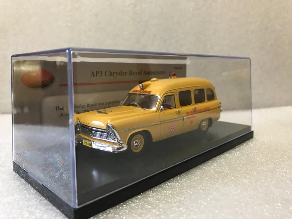 Ambulancia Chrysler 1/43 TRAX TRR101B 1961 AP3 - amarilla Foto 2 de 4