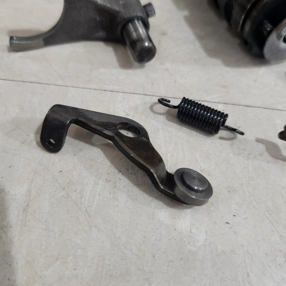 Kawasaki KX80 1982-1984 genuino OEM transmisión comp horquillas ejes de tambor Foto 2 de 4