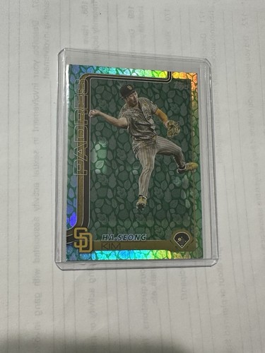 HA-SEONG KIM 2025 Topps Series 1 #175 Easter Holiday GREEN Foil San Diego Padres