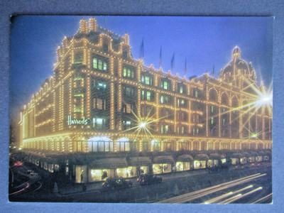 Postkarte HARRODS Knightsbridge nachts beleuchtet berühmtes Londoner Kaufhaus