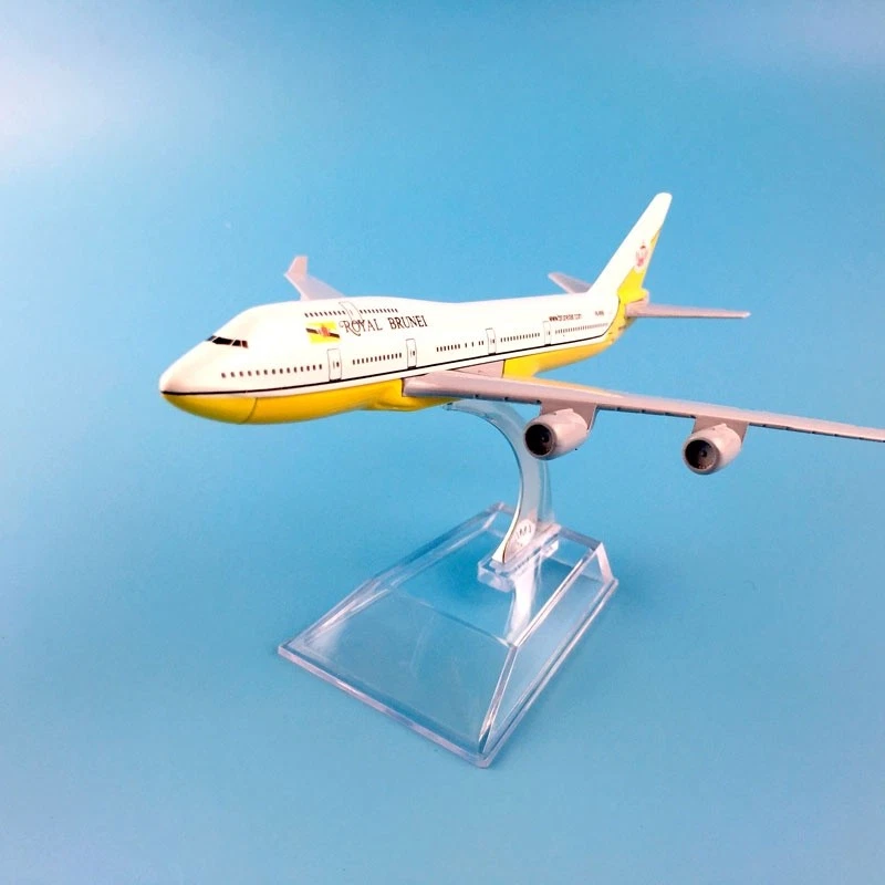 1:400 Diecast Airplane Model 16cm Royal Brunei Airlines Boeing 747 Collection - Image 4 of 4