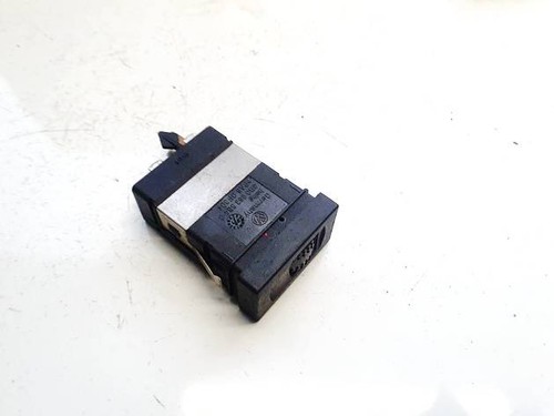 3b0963564c Schalter Sitzheizung  Volkswagen Passat DE2638360-16