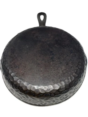 Vintage Unmarked Wagner #3 Hammered Cast Iron Skillet  Smooth Bottom sits flat