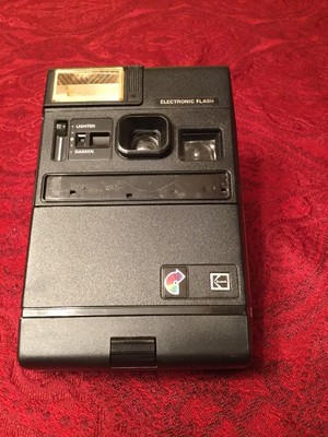 Vintage Kodak Colorburst 250 polaroid instant camera electronic flash
