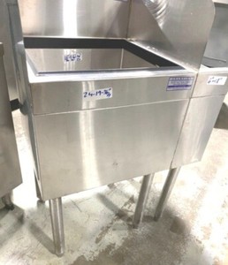 Bar Ice Chest/ Perlick 15-22 60 lb Ice Chest w/ Drain