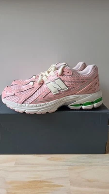 New Balance 1906 - Photo 1/4