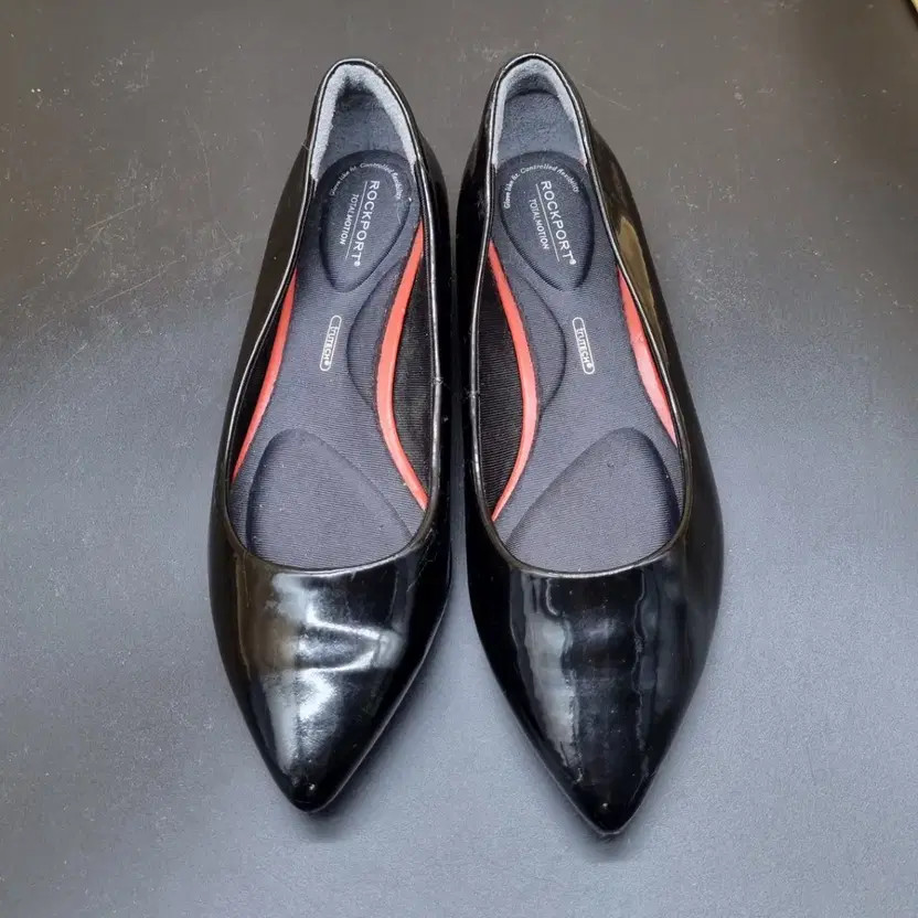 Lacoste Total Motion Pumps Size 225 thumbnail 2