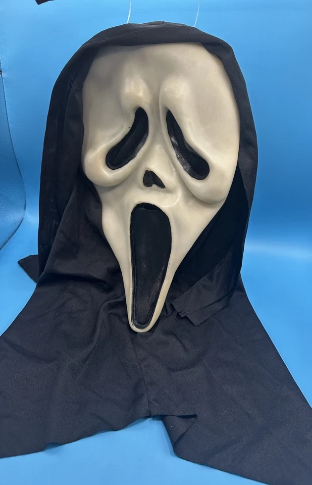Scream Ghost Face Mask 1997 Officially Licensed Fun World Glows in the Dark New - Image 4 of 4