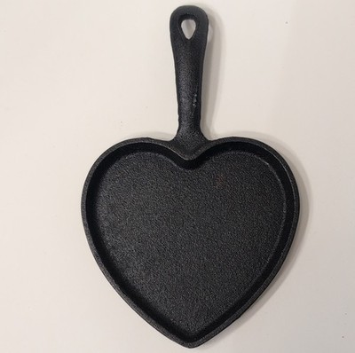 Galerie Heart Shaped Cast Iron Skillet Mini Frying Pan Valentine Decor Egg Pan