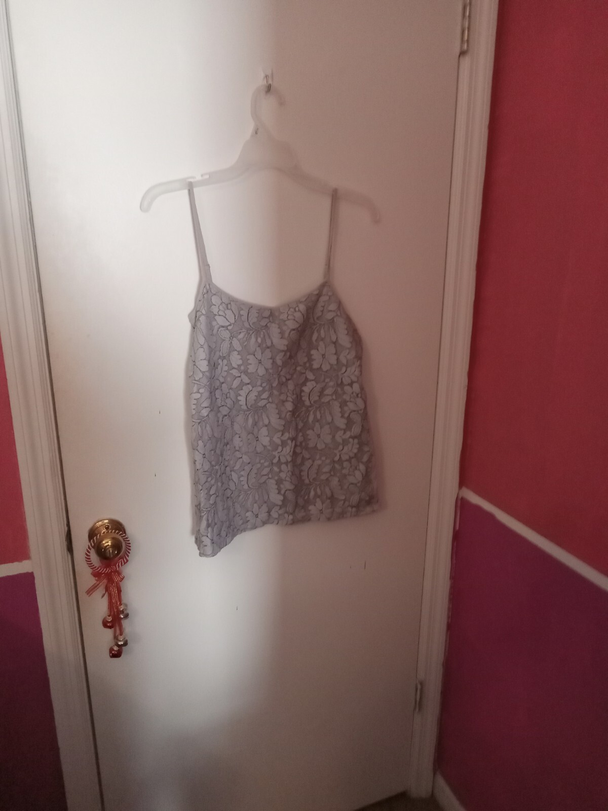 Women's Size L Ann Taylor Loft Gray Lace Floral Pattern Tank Top Camisole